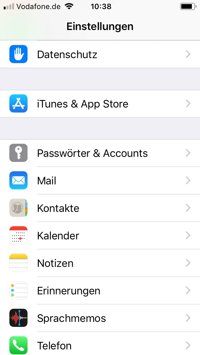 iPhone-Einstellungen mit Menüpunkt „Passwörter & Accounts“